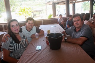 
<a style='margin-left: 5px;' class='btn btn-xs btn-social btn-facebook' href='https://www.facebook.com/sharer/sharer.php?u=https://galeramix.s01.web.getmuller.com.br/imagem/a48/800-800-90/conteudo/site_galerias/48/1-costelaco-da-amizade-pista-do-binho-canelinha-74.jpg' rel='popup' data-width='500' data-height='400'><i class='fa fa-facebook'></i>Compartilhar <span class='hidden-xs'>no Facebook</span>
</a> 
<a class='btn btn-default btn-xs' target='_blank' href='imagem/a48/800-800-90/conteudo/site_galerias/48/1-costelaco-da-amizade-pista-do-binho-canelinha-74.jpg'>
<span class='glyphicon glyphicon-cloud-download'></span> Salvar
</a>
