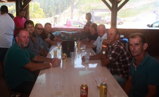 
<a style='margin-left: 5px;' class='btn btn-xs btn-social btn-facebook' href='https://www.facebook.com/sharer/sharer.php?u=https://galeramix.s01.web.getmuller.com.br/imagem/a48/800-800-90/conteudo/site_galerias/48/1-costelaco-da-amizade-pista-do-binho-canelinha-9.jpg' rel='popup' data-width='500' data-height='400'><i class='fa fa-facebook'></i>Compartilhar <span class='hidden-xs'>no Facebook</span>
</a> 
<a class='btn btn-default btn-xs' target='_blank' href='imagem/a48/800-800-90/conteudo/site_galerias/48/1-costelaco-da-amizade-pista-do-binho-canelinha-9.jpg'>
<span class='glyphicon glyphicon-cloud-download'></span> Salvar
</a>
