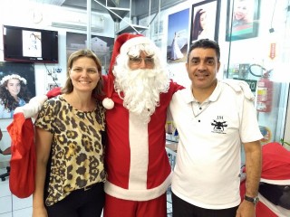 
                                    <a style='margin-left: 5px;' class='btn btn-xs btn-social btn-facebook' href='https://www.facebook.com/sharer/sharer.php?u=https://galeramix.s01.web.getmuller.com.br/imagem/a49/800-800-90/conteudo/site_galerias/49/2018-papai-noel-galera-mix-loja-do-gorial-natal-tijucas-1.jpg' rel='popup' data-width='500' data-height='400'><i class='fa fa-facebook'></i>Compartilhar <span class='hidden-xs'>no Facebook</span>
                                </a> 
                                <a class='btn btn-default btn-xs' target='_blank' href='imagem/a49/800-800-90/conteudo/site_galerias/49/2018-papai-noel-galera-mix-loja-do-gorial-natal-tijucas-1.jpg'>
                                    <span class='glyphicon glyphicon-cloud-download'></span> Salvar
                                </a>
                                