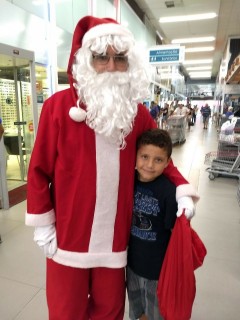 
                <a style='margin-left: 5px;' class='btn btn-xs btn-social btn-facebook' href='https://www.facebook.com/sharer/sharer.php?u=https://galeramix.s01.web.getmuller.com.br/imagem/a49/800-800-90/conteudo/site_galerias/49/2018-papai-noel-galera-mix-loja-do-gorial-natal-tijucas-14.jpg' rel='popup' data-width='500' data-height='400'><i class='fa fa-facebook'></i>Compartilhar <span class='hidden-xs'>no Facebook</span>
            </a> 
            <a class='btn btn-default btn-xs' target='_blank' href='imagem/a49/800-800-90/conteudo/site_galerias/49/2018-papai-noel-galera-mix-loja-do-gorial-natal-tijucas-14.jpg'>
                <span class='glyphicon glyphicon-cloud-download'></span> Salvar
            </a>
            