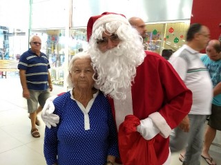 
            <a style='margin-left: 5px;' class='btn btn-xs btn-social btn-facebook' href='https://www.facebook.com/sharer/sharer.php?u=https://galeramix.s01.web.getmuller.com.br/imagem/a49/800-800-90/conteudo/site_galerias/49/2018-papai-noel-galera-mix-loja-do-gorial-natal-tijucas-15.jpg' rel='popup' data-width='500' data-height='400'><i class='fa fa-facebook'></i>Compartilhar <span class='hidden-xs'>no Facebook</span>
        </a> 
        <a class='btn btn-default btn-xs' target='_blank' href='imagem/a49/800-800-90/conteudo/site_galerias/49/2018-papai-noel-galera-mix-loja-do-gorial-natal-tijucas-15.jpg'>
            <span class='glyphicon glyphicon-cloud-download'></span> Salvar
        </a>
        