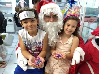 
    <a style='margin-left: 5px;' class='btn btn-xs btn-social btn-facebook' href='https://www.facebook.com/sharer/sharer.php?u=https://galeramix.s01.web.getmuller.com.br/imagem/a49/800-800-90/conteudo/site_galerias/49/2018-papai-noel-galera-mix-loja-do-gorial-natal-tijucas-17.jpg' rel='popup' data-width='500' data-height='400'><i class='fa fa-facebook'></i>Compartilhar <span class='hidden-xs'>no Facebook</span>
</a> 
<a class='btn btn-default btn-xs' target='_blank' href='imagem/a49/800-800-90/conteudo/site_galerias/49/2018-papai-noel-galera-mix-loja-do-gorial-natal-tijucas-17.jpg'>
    <span class='glyphicon glyphicon-cloud-download'></span> Salvar
</a>
