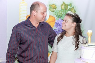 
                            <a style='margin-left: 5px;' class='btn btn-xs btn-social btn-facebook' href='https://www.facebook.com/sharer/sharer.php?u=https://galeramix.s01.web.getmuller.com.br/imagem/a51/800-800-90/conteudo/site_galerias/51/primeira-eucaristia-tayna-123.jpg' rel='popup' data-width='500' data-height='400'><i class='fa fa-facebook'></i>Compartilhar <span class='hidden-xs'>no Facebook</span>
                        </a> 
                        <a class='btn btn-default btn-xs' target='_blank' href='imagem/a51/800-800-90/conteudo/site_galerias/51/primeira-eucaristia-tayna-123.jpg'>
                            <span class='glyphicon glyphicon-cloud-download'></span> Salvar
                        </a>
                        