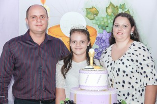 
                        <a style='margin-left: 5px;' class='btn btn-xs btn-social btn-facebook' href='https://www.facebook.com/sharer/sharer.php?u=https://galeramix.s01.web.getmuller.com.br/imagem/a51/800-800-90/conteudo/site_galerias/51/primeira-eucaristia-tayna-127.jpg' rel='popup' data-width='500' data-height='400'><i class='fa fa-facebook'></i>Compartilhar <span class='hidden-xs'>no Facebook</span>
                    </a> 
                    <a class='btn btn-default btn-xs' target='_blank' href='imagem/a51/800-800-90/conteudo/site_galerias/51/primeira-eucaristia-tayna-127.jpg'>
                        <span class='glyphicon glyphicon-cloud-download'></span> Salvar
                    </a>
                    