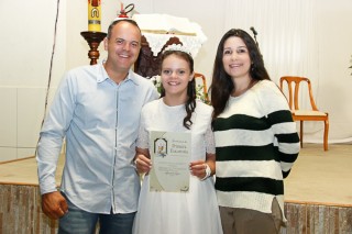 
        <a style='margin-left: 5px;' class='btn btn-xs btn-social btn-facebook' href='https://www.facebook.com/sharer/sharer.php?u=https://galeramix.s01.web.getmuller.com.br/imagem/a51/800-800-90/conteudo/site_galerias/51/primeira-eucaristia-tayna-22.jpg' rel='popup' data-width='500' data-height='400'><i class='fa fa-facebook'></i>Compartilhar <span class='hidden-xs'>no Facebook</span>
    </a> 
    <a class='btn btn-default btn-xs' target='_blank' href='imagem/a51/800-800-90/conteudo/site_galerias/51/primeira-eucaristia-tayna-22.jpg'>
        <span class='glyphicon glyphicon-cloud-download'></span> Salvar
    </a>
    