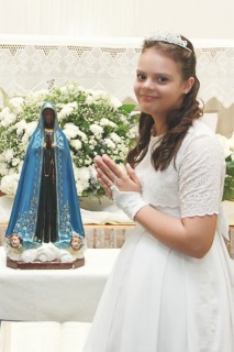 
    <a style='margin-left: 5px;' class='btn btn-xs btn-social btn-facebook' href='https://www.facebook.com/sharer/sharer.php?u=https://galeramix.s01.web.getmuller.com.br/imagem/a51/800-800-90/conteudo/site_galerias/51/primeira-eucaristia-tayna-29.jpg' rel='popup' data-width='500' data-height='400'><i class='fa fa-facebook'></i>Compartilhar <span class='hidden-xs'>no Facebook</span>
</a> 
<a class='btn btn-default btn-xs' target='_blank' href='imagem/a51/800-800-90/conteudo/site_galerias/51/primeira-eucaristia-tayna-29.jpg'>
    <span class='glyphicon glyphicon-cloud-download'></span> Salvar
</a>
