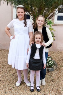 
<a style='margin-left: 5px;' class='btn btn-xs btn-social btn-facebook' href='https://www.facebook.com/sharer/sharer.php?u=https://galeramix.s01.web.getmuller.com.br/imagem/a51/800-800-90/conteudo/site_galerias/51/primeira-eucaristia-tayna-54.jpg' rel='popup' data-width='500' data-height='400'><i class='fa fa-facebook'></i>Compartilhar <span class='hidden-xs'>no Facebook</span>
</a> 
<a class='btn btn-default btn-xs' target='_blank' href='imagem/a51/800-800-90/conteudo/site_galerias/51/primeira-eucaristia-tayna-54.jpg'>
<span class='glyphicon glyphicon-cloud-download'></span> Salvar
</a>
