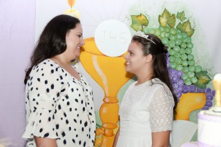 
<a style='margin-left: 5px;' class='btn btn-xs btn-social btn-facebook' href='https://www.facebook.com/sharer/sharer.php?u=https://galeramix.s01.web.getmuller.com.br/imagem/a51/800-800-90/conteudo/site_galerias/51/primeira-eucaristia-tayna-98.jpg' rel='popup' data-width='500' data-height='400'><i class='fa fa-facebook'></i>Compartilhar <span class='hidden-xs'>no Facebook</span>
</a> 
<a class='btn btn-default btn-xs' target='_blank' href='imagem/a51/800-800-90/conteudo/site_galerias/51/primeira-eucaristia-tayna-98.jpg'>
<span class='glyphicon glyphicon-cloud-download'></span> Salvar
</a>
