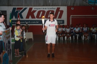 
<a style='margin-left: 5px;' class='btn btn-xs btn-social btn-facebook' href='https://www.facebook.com/sharer/sharer.php?u=https://galeramix.s01.web.getmuller.com.br/imagem/a52/800-800-90/conteudo/site_galerias/52/xv-olimpiadas-tijuquense-24.jpg' rel='popup' data-width='500' data-height='400'><i class='fa fa-facebook'></i>Compartilhar <span class='hidden-xs'>no Facebook</span>
</a> 
<a class='btn btn-default btn-xs' target='_blank' href='imagem/a52/800-800-90/conteudo/site_galerias/52/xv-olimpiadas-tijuquense-24.jpg'>
<span class='glyphicon glyphicon-cloud-download'></span> Salvar
</a>
