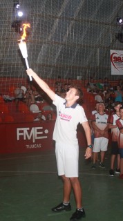 
<a style='margin-left: 5px;' class='btn btn-xs btn-social btn-facebook' href='https://www.facebook.com/sharer/sharer.php?u=https://galeramix.s01.web.getmuller.com.br/imagem/a52/800-800-90/conteudo/site_galerias/52/xv-olimpiadas-tijuquense-27.jpg' rel='popup' data-width='500' data-height='400'><i class='fa fa-facebook'></i>Compartilhar <span class='hidden-xs'>no Facebook</span>
</a> 
<a class='btn btn-default btn-xs' target='_blank' href='imagem/a52/800-800-90/conteudo/site_galerias/52/xv-olimpiadas-tijuquense-27.jpg'>
<span class='glyphicon glyphicon-cloud-download'></span> Salvar
</a>
