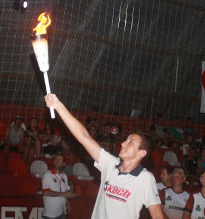 
<a style='margin-left: 5px;' class='btn btn-xs btn-social btn-facebook' href='https://www.facebook.com/sharer/sharer.php?u=https://galeramix.s01.web.getmuller.com.br/imagem/a52/800-800-90/conteudo/site_galerias/52/xv-olimpiadas-tijuquense-29.jpg' rel='popup' data-width='500' data-height='400'><i class='fa fa-facebook'></i>Compartilhar <span class='hidden-xs'>no Facebook</span>
</a> 
<a class='btn btn-default btn-xs' target='_blank' href='imagem/a52/800-800-90/conteudo/site_galerias/52/xv-olimpiadas-tijuquense-29.jpg'>
<span class='glyphicon glyphicon-cloud-download'></span> Salvar
</a>
