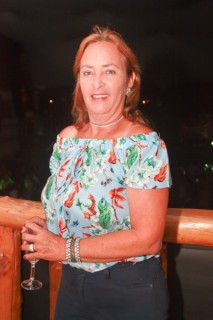 
                        <a style='margin-left: 5px;' class='btn btn-xs btn-social btn-facebook' href='https://www.facebook.com/sharer/sharer.php?u=https://galeramix.s01.web.getmuller.com.br/imagem/a53/800-800-90/conteudo/site_galerias/53/petry-101.jpg' rel='popup' data-width='500' data-height='400'><i class='fa fa-facebook'></i>Compartilhar <span class='hidden-xs'>no Facebook</span>
                    </a> 
                    <a class='btn btn-default btn-xs' target='_blank' href='imagem/a53/800-800-90/conteudo/site_galerias/53/petry-101.jpg'>
                        <span class='glyphicon glyphicon-cloud-download'></span> Salvar
                    </a>
                    