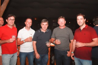 
<a style='margin-left: 5px;' class='btn btn-xs btn-social btn-facebook' href='https://www.facebook.com/sharer/sharer.php?u=https://galeramix.s01.web.getmuller.com.br/imagem/a53/800-800-90/conteudo/site_galerias/53/petry-107.jpg' rel='popup' data-width='500' data-height='400'><i class='fa fa-facebook'></i>Compartilhar <span class='hidden-xs'>no Facebook</span>
</a> 
<a class='btn btn-default btn-xs' target='_blank' href='imagem/a53/800-800-90/conteudo/site_galerias/53/petry-107.jpg'>
<span class='glyphicon glyphicon-cloud-download'></span> Salvar
</a>
