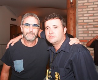 
<a style='margin-left: 5px;' class='btn btn-xs btn-social btn-facebook' href='https://www.facebook.com/sharer/sharer.php?u=https://galeramix.s01.web.getmuller.com.br/imagem/a53/800-800-90/conteudo/site_galerias/53/petry-108.jpg' rel='popup' data-width='500' data-height='400'><i class='fa fa-facebook'></i>Compartilhar <span class='hidden-xs'>no Facebook</span>
</a> 
<a class='btn btn-default btn-xs' target='_blank' href='imagem/a53/800-800-90/conteudo/site_galerias/53/petry-108.jpg'>
<span class='glyphicon glyphicon-cloud-download'></span> Salvar
</a>
