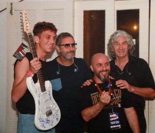 
<a style='margin-left: 5px;' class='btn btn-xs btn-social btn-facebook' href='https://www.facebook.com/sharer/sharer.php?u=https://galeramix.s01.web.getmuller.com.br/imagem/a53/800-800-90/conteudo/site_galerias/53/petry-111.jpg' rel='popup' data-width='500' data-height='400'><i class='fa fa-facebook'></i>Compartilhar <span class='hidden-xs'>no Facebook</span>
</a> 
<a class='btn btn-default btn-xs' target='_blank' href='imagem/a53/800-800-90/conteudo/site_galerias/53/petry-111.jpg'>
<span class='glyphicon glyphicon-cloud-download'></span> Salvar
</a>
