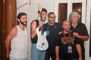 
<a style='margin-left: 5px;' class='btn btn-xs btn-social btn-facebook' href='https://www.facebook.com/sharer/sharer.php?u=https://galeramix.s01.web.getmuller.com.br/imagem/a53/800-800-90/conteudo/site_galerias/53/petry-113.jpg' rel='popup' data-width='500' data-height='400'><i class='fa fa-facebook'></i>Compartilhar <span class='hidden-xs'>no Facebook</span>
</a> 
<a class='btn btn-default btn-xs' target='_blank' href='imagem/a53/800-800-90/conteudo/site_galerias/53/petry-113.jpg'>
<span class='glyphicon glyphicon-cloud-download'></span> Salvar
</a>
