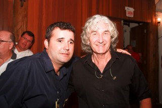 
<a style='margin-left: 5px;' class='btn btn-xs btn-social btn-facebook' href='https://www.facebook.com/sharer/sharer.php?u=https://galeramix.s01.web.getmuller.com.br/imagem/a53/800-800-90/conteudo/site_galerias/53/petry-115.jpg' rel='popup' data-width='500' data-height='400'><i class='fa fa-facebook'></i>Compartilhar <span class='hidden-xs'>no Facebook</span>
</a> 
<a class='btn btn-default btn-xs' target='_blank' href='imagem/a53/800-800-90/conteudo/site_galerias/53/petry-115.jpg'>
<span class='glyphicon glyphicon-cloud-download'></span> Salvar
</a>
