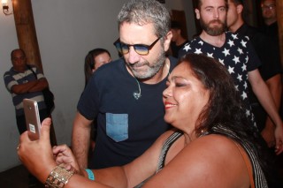 
<a style='margin-left: 5px;' class='btn btn-xs btn-social btn-facebook' href='https://www.facebook.com/sharer/sharer.php?u=https://galeramix.s01.web.getmuller.com.br/imagem/a53/800-800-90/conteudo/site_galerias/53/petry-116.jpg' rel='popup' data-width='500' data-height='400'><i class='fa fa-facebook'></i>Compartilhar <span class='hidden-xs'>no Facebook</span>
</a> 
<a class='btn btn-default btn-xs' target='_blank' href='imagem/a53/800-800-90/conteudo/site_galerias/53/petry-116.jpg'>
<span class='glyphicon glyphicon-cloud-download'></span> Salvar
</a>
