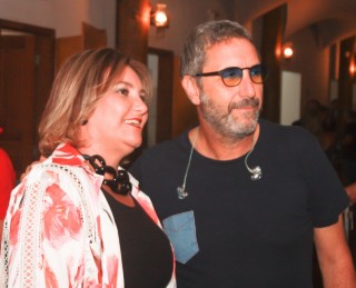 
<a style='margin-left: 5px;' class='btn btn-xs btn-social btn-facebook' href='https://www.facebook.com/sharer/sharer.php?u=https://galeramix.s01.web.getmuller.com.br/imagem/a53/800-800-90/conteudo/site_galerias/53/petry-117.jpg' rel='popup' data-width='500' data-height='400'><i class='fa fa-facebook'></i>Compartilhar <span class='hidden-xs'>no Facebook</span>
</a> 
<a class='btn btn-default btn-xs' target='_blank' href='imagem/a53/800-800-90/conteudo/site_galerias/53/petry-117.jpg'>
<span class='glyphicon glyphicon-cloud-download'></span> Salvar
</a>
