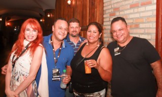 
<a style='margin-left: 5px;' class='btn btn-xs btn-social btn-facebook' href='https://www.facebook.com/sharer/sharer.php?u=https://galeramix.s01.web.getmuller.com.br/imagem/a53/800-800-90/conteudo/site_galerias/53/petry-122.jpg' rel='popup' data-width='500' data-height='400'><i class='fa fa-facebook'></i>Compartilhar <span class='hidden-xs'>no Facebook</span>
</a> 
<a class='btn btn-default btn-xs' target='_blank' href='imagem/a53/800-800-90/conteudo/site_galerias/53/petry-122.jpg'>
<span class='glyphicon glyphicon-cloud-download'></span> Salvar
</a>
