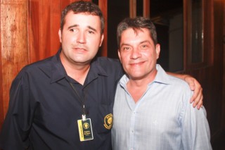 
<a style='margin-left: 5px;' class='btn btn-xs btn-social btn-facebook' href='https://www.facebook.com/sharer/sharer.php?u=https://galeramix.s01.web.getmuller.com.br/imagem/a53/800-800-90/conteudo/site_galerias/53/petry-123.jpg' rel='popup' data-width='500' data-height='400'><i class='fa fa-facebook'></i>Compartilhar <span class='hidden-xs'>no Facebook</span>
</a> 
<a class='btn btn-default btn-xs' target='_blank' href='imagem/a53/800-800-90/conteudo/site_galerias/53/petry-123.jpg'>
<span class='glyphicon glyphicon-cloud-download'></span> Salvar
</a>
