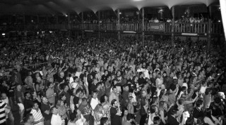 
<a style='margin-left: 5px;' class='btn btn-xs btn-social btn-facebook' href='https://www.facebook.com/sharer/sharer.php?u=https://galeramix.s01.web.getmuller.com.br/imagem/a53/800-800-90/conteudo/site_galerias/53/petry-126.jpg' rel='popup' data-width='500' data-height='400'><i class='fa fa-facebook'></i>Compartilhar <span class='hidden-xs'>no Facebook</span>
</a> 
<a class='btn btn-default btn-xs' target='_blank' href='imagem/a53/800-800-90/conteudo/site_galerias/53/petry-126.jpg'>
<span class='glyphicon glyphicon-cloud-download'></span> Salvar
</a>
