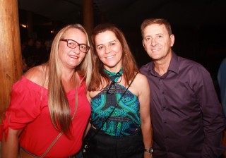 
<a style='margin-left: 5px;' class='btn btn-xs btn-social btn-facebook' href='https://www.facebook.com/sharer/sharer.php?u=https://galeramix.s01.web.getmuller.com.br/imagem/a53/800-800-90/conteudo/site_galerias/53/petry-127.jpg' rel='popup' data-width='500' data-height='400'><i class='fa fa-facebook'></i>Compartilhar <span class='hidden-xs'>no Facebook</span>
</a> 
<a class='btn btn-default btn-xs' target='_blank' href='imagem/a53/800-800-90/conteudo/site_galerias/53/petry-127.jpg'>
<span class='glyphicon glyphicon-cloud-download'></span> Salvar
</a>
