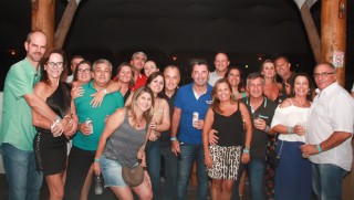 
<a style='margin-left: 5px;' class='btn btn-xs btn-social btn-facebook' href='https://www.facebook.com/sharer/sharer.php?u=https://galeramix.s01.web.getmuller.com.br/imagem/a53/800-800-90/conteudo/site_galerias/53/petry-129.jpg' rel='popup' data-width='500' data-height='400'><i class='fa fa-facebook'></i>Compartilhar <span class='hidden-xs'>no Facebook</span>
</a> 
<a class='btn btn-default btn-xs' target='_blank' href='imagem/a53/800-800-90/conteudo/site_galerias/53/petry-129.jpg'>
<span class='glyphicon glyphicon-cloud-download'></span> Salvar
</a>
