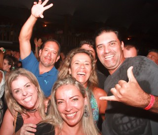 
<a style='margin-left: 5px;' class='btn btn-xs btn-social btn-facebook' href='https://www.facebook.com/sharer/sharer.php?u=https://galeramix.s01.web.getmuller.com.br/imagem/a53/800-800-90/conteudo/site_galerias/53/petry-13.jpg' rel='popup' data-width='500' data-height='400'><i class='fa fa-facebook'></i>Compartilhar <span class='hidden-xs'>no Facebook</span>
</a> 
<a class='btn btn-default btn-xs' target='_blank' href='imagem/a53/800-800-90/conteudo/site_galerias/53/petry-13.jpg'>
<span class='glyphicon glyphicon-cloud-download'></span> Salvar
</a>
