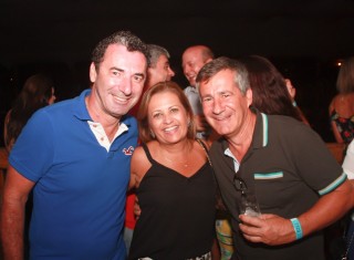 
<a style='margin-left: 5px;' class='btn btn-xs btn-social btn-facebook' href='https://www.facebook.com/sharer/sharer.php?u=https://galeramix.s01.web.getmuller.com.br/imagem/a53/800-800-90/conteudo/site_galerias/53/petry-130.jpg' rel='popup' data-width='500' data-height='400'><i class='fa fa-facebook'></i>Compartilhar <span class='hidden-xs'>no Facebook</span>
</a> 
<a class='btn btn-default btn-xs' target='_blank' href='imagem/a53/800-800-90/conteudo/site_galerias/53/petry-130.jpg'>
<span class='glyphicon glyphicon-cloud-download'></span> Salvar
</a>
