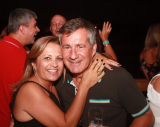 
<a style='margin-left: 5px;' class='btn btn-xs btn-social btn-facebook' href='https://www.facebook.com/sharer/sharer.php?u=https://galeramix.s01.web.getmuller.com.br/imagem/a53/800-800-90/conteudo/site_galerias/53/petry-131.jpg' rel='popup' data-width='500' data-height='400'><i class='fa fa-facebook'></i>Compartilhar <span class='hidden-xs'>no Facebook</span>
</a> 
<a class='btn btn-default btn-xs' target='_blank' href='imagem/a53/800-800-90/conteudo/site_galerias/53/petry-131.jpg'>
<span class='glyphicon glyphicon-cloud-download'></span> Salvar
</a>
