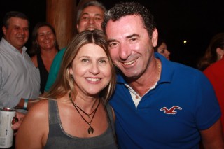 
<a style='margin-left: 5px;' class='btn btn-xs btn-social btn-facebook' href='https://www.facebook.com/sharer/sharer.php?u=https://galeramix.s01.web.getmuller.com.br/imagem/a53/800-800-90/conteudo/site_galerias/53/petry-132.jpg' rel='popup' data-width='500' data-height='400'><i class='fa fa-facebook'></i>Compartilhar <span class='hidden-xs'>no Facebook</span>
</a> 
<a class='btn btn-default btn-xs' target='_blank' href='imagem/a53/800-800-90/conteudo/site_galerias/53/petry-132.jpg'>
<span class='glyphicon glyphicon-cloud-download'></span> Salvar
</a>
