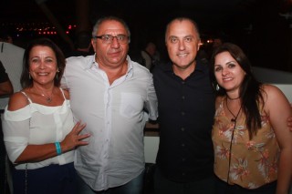 
<a style='margin-left: 5px;' class='btn btn-xs btn-social btn-facebook' href='https://www.facebook.com/sharer/sharer.php?u=https://galeramix.s01.web.getmuller.com.br/imagem/a53/800-800-90/conteudo/site_galerias/53/petry-134.jpg' rel='popup' data-width='500' data-height='400'><i class='fa fa-facebook'></i>Compartilhar <span class='hidden-xs'>no Facebook</span>
</a> 
<a class='btn btn-default btn-xs' target='_blank' href='imagem/a53/800-800-90/conteudo/site_galerias/53/petry-134.jpg'>
<span class='glyphicon glyphicon-cloud-download'></span> Salvar
</a>
