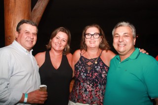 
<a style='margin-left: 5px;' class='btn btn-xs btn-social btn-facebook' href='https://www.facebook.com/sharer/sharer.php?u=https://galeramix.s01.web.getmuller.com.br/imagem/a53/800-800-90/conteudo/site_galerias/53/petry-136.jpg' rel='popup' data-width='500' data-height='400'><i class='fa fa-facebook'></i>Compartilhar <span class='hidden-xs'>no Facebook</span>
</a> 
<a class='btn btn-default btn-xs' target='_blank' href='imagem/a53/800-800-90/conteudo/site_galerias/53/petry-136.jpg'>
<span class='glyphicon glyphicon-cloud-download'></span> Salvar
</a>
