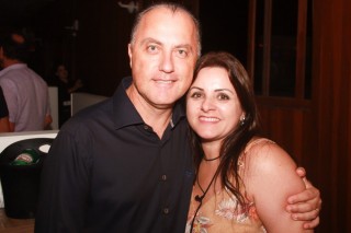 
<a style='margin-left: 5px;' class='btn btn-xs btn-social btn-facebook' href='https://www.facebook.com/sharer/sharer.php?u=https://galeramix.s01.web.getmuller.com.br/imagem/a53/800-800-90/conteudo/site_galerias/53/petry-137.jpg' rel='popup' data-width='500' data-height='400'><i class='fa fa-facebook'></i>Compartilhar <span class='hidden-xs'>no Facebook</span>
</a> 
<a class='btn btn-default btn-xs' target='_blank' href='imagem/a53/800-800-90/conteudo/site_galerias/53/petry-137.jpg'>
<span class='glyphicon glyphicon-cloud-download'></span> Salvar
</a>
