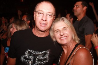 
<a style='margin-left: 5px;' class='btn btn-xs btn-social btn-facebook' href='https://www.facebook.com/sharer/sharer.php?u=https://galeramix.s01.web.getmuller.com.br/imagem/a53/800-800-90/conteudo/site_galerias/53/petry-138.jpg' rel='popup' data-width='500' data-height='400'><i class='fa fa-facebook'></i>Compartilhar <span class='hidden-xs'>no Facebook</span>
</a> 
<a class='btn btn-default btn-xs' target='_blank' href='imagem/a53/800-800-90/conteudo/site_galerias/53/petry-138.jpg'>
<span class='glyphicon glyphicon-cloud-download'></span> Salvar
</a>
