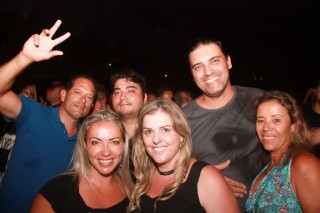 
<a style='margin-left: 5px;' class='btn btn-xs btn-social btn-facebook' href='https://www.facebook.com/sharer/sharer.php?u=https://galeramix.s01.web.getmuller.com.br/imagem/a53/800-800-90/conteudo/site_galerias/53/petry-139.jpg' rel='popup' data-width='500' data-height='400'><i class='fa fa-facebook'></i>Compartilhar <span class='hidden-xs'>no Facebook</span>
</a> 
<a class='btn btn-default btn-xs' target='_blank' href='imagem/a53/800-800-90/conteudo/site_galerias/53/petry-139.jpg'>
<span class='glyphicon glyphicon-cloud-download'></span> Salvar
</a>
