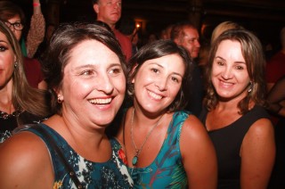 
<a style='margin-left: 5px;' class='btn btn-xs btn-social btn-facebook' href='https://www.facebook.com/sharer/sharer.php?u=https://galeramix.s01.web.getmuller.com.br/imagem/a53/800-800-90/conteudo/site_galerias/53/petry-14.jpg' rel='popup' data-width='500' data-height='400'><i class='fa fa-facebook'></i>Compartilhar <span class='hidden-xs'>no Facebook</span>
</a> 
<a class='btn btn-default btn-xs' target='_blank' href='imagem/a53/800-800-90/conteudo/site_galerias/53/petry-14.jpg'>
<span class='glyphicon glyphicon-cloud-download'></span> Salvar
</a>
