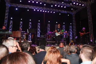 
<a style='margin-left: 5px;' class='btn btn-xs btn-social btn-facebook' href='https://www.facebook.com/sharer/sharer.php?u=https://galeramix.s01.web.getmuller.com.br/imagem/a53/800-800-90/conteudo/site_galerias/53/petry-140.jpg' rel='popup' data-width='500' data-height='400'><i class='fa fa-facebook'></i>Compartilhar <span class='hidden-xs'>no Facebook</span>
</a> 
<a class='btn btn-default btn-xs' target='_blank' href='imagem/a53/800-800-90/conteudo/site_galerias/53/petry-140.jpg'>
<span class='glyphicon glyphicon-cloud-download'></span> Salvar
</a>
