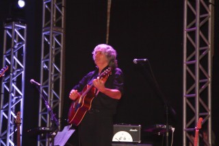 
<a style='margin-left: 5px;' class='btn btn-xs btn-social btn-facebook' href='https://www.facebook.com/sharer/sharer.php?u=https://galeramix.s01.web.getmuller.com.br/imagem/a53/800-800-90/conteudo/site_galerias/53/petry-142.jpg' rel='popup' data-width='500' data-height='400'><i class='fa fa-facebook'></i>Compartilhar <span class='hidden-xs'>no Facebook</span>
</a> 
<a class='btn btn-default btn-xs' target='_blank' href='imagem/a53/800-800-90/conteudo/site_galerias/53/petry-142.jpg'>
<span class='glyphicon glyphicon-cloud-download'></span> Salvar
</a>
