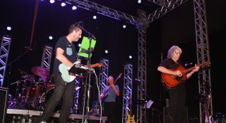 
<a style='margin-left: 5px;' class='btn btn-xs btn-social btn-facebook' href='https://www.facebook.com/sharer/sharer.php?u=https://galeramix.s01.web.getmuller.com.br/imagem/a53/800-800-90/conteudo/site_galerias/53/petry-2.jpg' rel='popup' data-width='500' data-height='400'><i class='fa fa-facebook'></i>Compartilhar <span class='hidden-xs'>no Facebook</span>
</a> 
<a class='btn btn-default btn-xs' target='_blank' href='imagem/a53/800-800-90/conteudo/site_galerias/53/petry-2.jpg'>
<span class='glyphicon glyphicon-cloud-download'></span> Salvar
</a>
