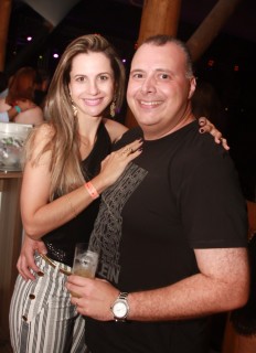 
<a style='margin-left: 5px;' class='btn btn-xs btn-social btn-facebook' href='https://www.facebook.com/sharer/sharer.php?u=https://galeramix.s01.web.getmuller.com.br/imagem/a53/800-800-90/conteudo/site_galerias/53/petry-25.jpg' rel='popup' data-width='500' data-height='400'><i class='fa fa-facebook'></i>Compartilhar <span class='hidden-xs'>no Facebook</span>
</a> 
<a class='btn btn-default btn-xs' target='_blank' href='imagem/a53/800-800-90/conteudo/site_galerias/53/petry-25.jpg'>
<span class='glyphicon glyphicon-cloud-download'></span> Salvar
</a>
