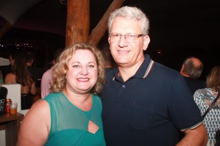 
<a style='margin-left: 5px;' class='btn btn-xs btn-social btn-facebook' href='https://www.facebook.com/sharer/sharer.php?u=https://galeramix.s01.web.getmuller.com.br/imagem/a53/800-800-90/conteudo/site_galerias/53/petry-30.jpg' rel='popup' data-width='500' data-height='400'><i class='fa fa-facebook'></i>Compartilhar <span class='hidden-xs'>no Facebook</span>
</a> 
<a class='btn btn-default btn-xs' target='_blank' href='imagem/a53/800-800-90/conteudo/site_galerias/53/petry-30.jpg'>
<span class='glyphicon glyphicon-cloud-download'></span> Salvar
</a>
