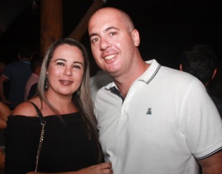 
<a style='margin-left: 5px;' class='btn btn-xs btn-social btn-facebook' href='https://www.facebook.com/sharer/sharer.php?u=https://galeramix.s01.web.getmuller.com.br/imagem/a53/800-800-90/conteudo/site_galerias/53/petry-33.jpg' rel='popup' data-width='500' data-height='400'><i class='fa fa-facebook'></i>Compartilhar <span class='hidden-xs'>no Facebook</span>
</a> 
<a class='btn btn-default btn-xs' target='_blank' href='imagem/a53/800-800-90/conteudo/site_galerias/53/petry-33.jpg'>
<span class='glyphicon glyphicon-cloud-download'></span> Salvar
</a>
