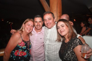 
<a style='margin-left: 5px;' class='btn btn-xs btn-social btn-facebook' href='https://www.facebook.com/sharer/sharer.php?u=https://galeramix.s01.web.getmuller.com.br/imagem/a53/800-800-90/conteudo/site_galerias/53/petry-34.jpg' rel='popup' data-width='500' data-height='400'><i class='fa fa-facebook'></i>Compartilhar <span class='hidden-xs'>no Facebook</span>
</a> 
<a class='btn btn-default btn-xs' target='_blank' href='imagem/a53/800-800-90/conteudo/site_galerias/53/petry-34.jpg'>
<span class='glyphicon glyphicon-cloud-download'></span> Salvar
</a>
