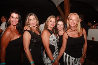 
<a style='margin-left: 5px;' class='btn btn-xs btn-social btn-facebook' href='https://www.facebook.com/sharer/sharer.php?u=https://galeramix.s01.web.getmuller.com.br/imagem/a53/800-800-90/conteudo/site_galerias/53/petry-36.jpg' rel='popup' data-width='500' data-height='400'><i class='fa fa-facebook'></i>Compartilhar <span class='hidden-xs'>no Facebook</span>
</a> 
<a class='btn btn-default btn-xs' target='_blank' href='imagem/a53/800-800-90/conteudo/site_galerias/53/petry-36.jpg'>
<span class='glyphicon glyphicon-cloud-download'></span> Salvar
</a>
