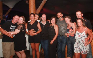 
<a style='margin-left: 5px;' class='btn btn-xs btn-social btn-facebook' href='https://www.facebook.com/sharer/sharer.php?u=https://galeramix.s01.web.getmuller.com.br/imagem/a53/800-800-90/conteudo/site_galerias/53/petry-38.jpg' rel='popup' data-width='500' data-height='400'><i class='fa fa-facebook'></i>Compartilhar <span class='hidden-xs'>no Facebook</span>
</a> 
<a class='btn btn-default btn-xs' target='_blank' href='imagem/a53/800-800-90/conteudo/site_galerias/53/petry-38.jpg'>
<span class='glyphicon glyphicon-cloud-download'></span> Salvar
</a>
