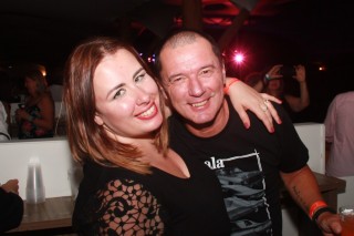 
<a style='margin-left: 5px;' class='btn btn-xs btn-social btn-facebook' href='https://www.facebook.com/sharer/sharer.php?u=https://galeramix.s01.web.getmuller.com.br/imagem/a53/800-800-90/conteudo/site_galerias/53/petry-39.jpg' rel='popup' data-width='500' data-height='400'><i class='fa fa-facebook'></i>Compartilhar <span class='hidden-xs'>no Facebook</span>
</a> 
<a class='btn btn-default btn-xs' target='_blank' href='imagem/a53/800-800-90/conteudo/site_galerias/53/petry-39.jpg'>
<span class='glyphicon glyphicon-cloud-download'></span> Salvar
</a>
