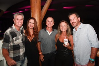 
<a style='margin-left: 5px;' class='btn btn-xs btn-social btn-facebook' href='https://www.facebook.com/sharer/sharer.php?u=https://galeramix.s01.web.getmuller.com.br/imagem/a53/800-800-90/conteudo/site_galerias/53/petry-43.jpg' rel='popup' data-width='500' data-height='400'><i class='fa fa-facebook'></i>Compartilhar <span class='hidden-xs'>no Facebook</span>
</a> 
<a class='btn btn-default btn-xs' target='_blank' href='imagem/a53/800-800-90/conteudo/site_galerias/53/petry-43.jpg'>
<span class='glyphicon glyphicon-cloud-download'></span> Salvar
</a>
