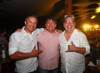 
<a style='margin-left: 5px;' class='btn btn-xs btn-social btn-facebook' href='https://www.facebook.com/sharer/sharer.php?u=https://galeramix.s01.web.getmuller.com.br/imagem/a53/800-800-90/conteudo/site_galerias/53/petry-44.jpg' rel='popup' data-width='500' data-height='400'><i class='fa fa-facebook'></i>Compartilhar <span class='hidden-xs'>no Facebook</span>
</a> 
<a class='btn btn-default btn-xs' target='_blank' href='imagem/a53/800-800-90/conteudo/site_galerias/53/petry-44.jpg'>
<span class='glyphicon glyphicon-cloud-download'></span> Salvar
</a>
